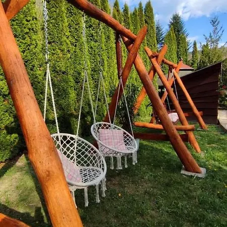 Kiralyos Pihenohaz Háromhuta