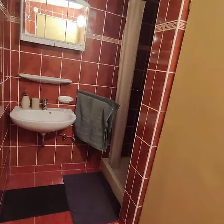 Kiralyos Pihenohaz Nyaraló Háromhuta
