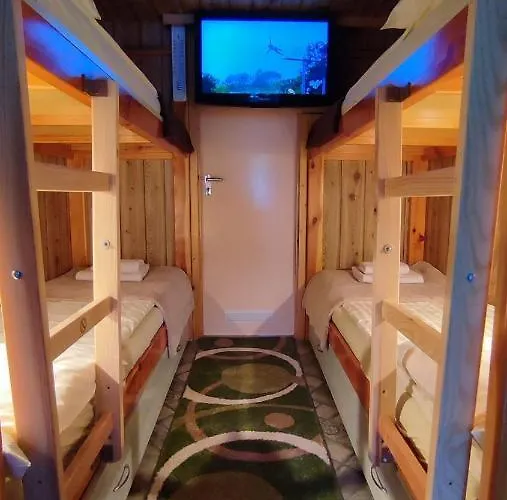 Kiralyos Pihenohaz * Háromhuta