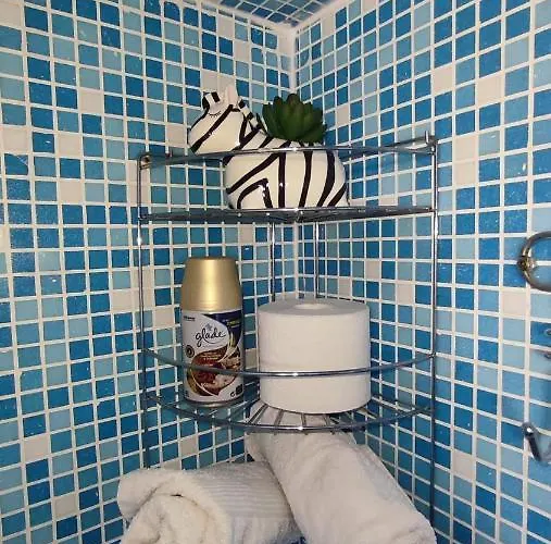 Kiralyos Pihenohaz * Háromhuta