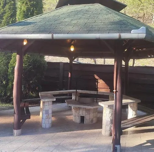 Kiralyos Pihenohaz * Háromhuta